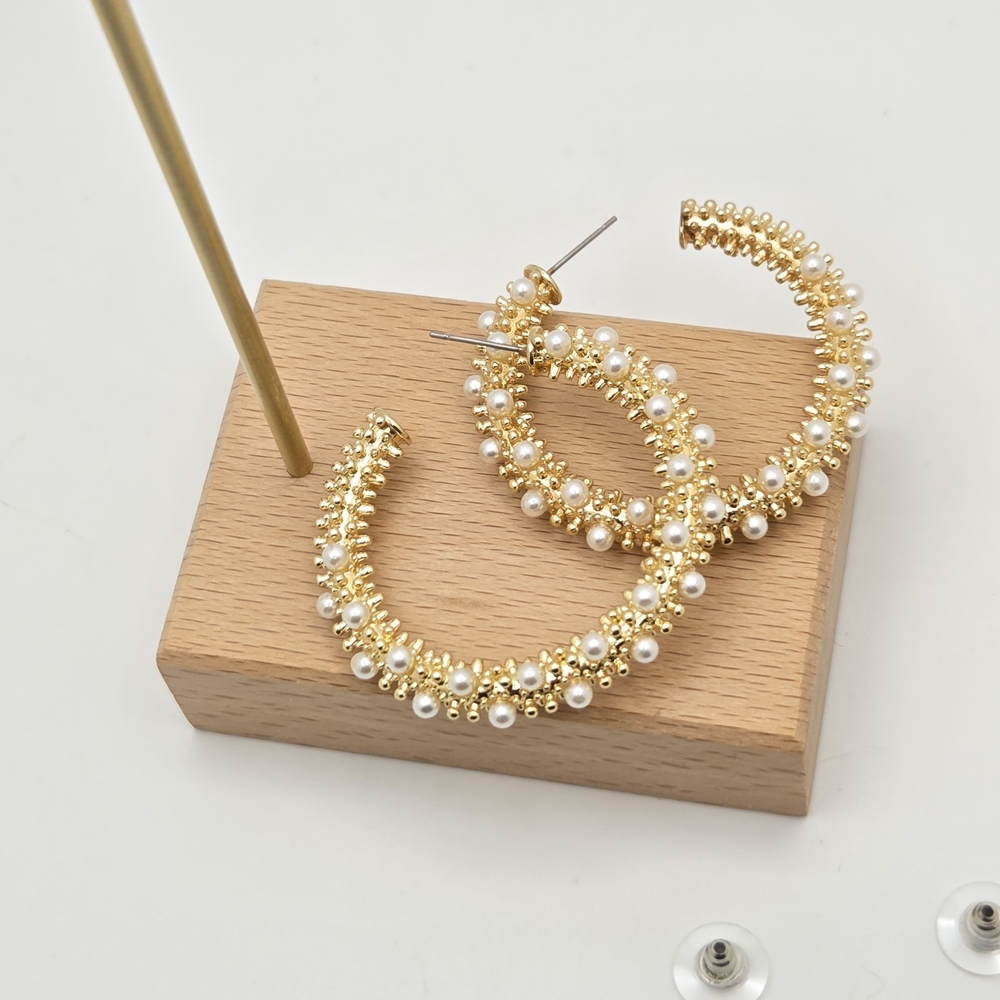 Vintage Style Faux Pearl Spiked Hoop Earrings Gold Tone 1.5”